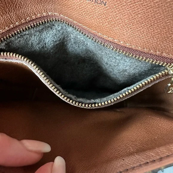 PRICE DROP 
Louis Vuitton Vintage Boho fringe bag - Picture 9 of 17